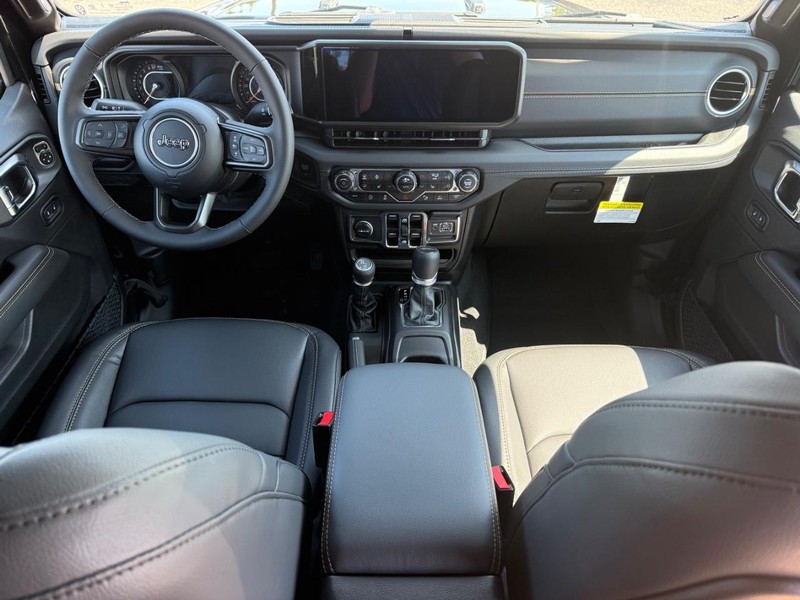 Jeep Gladiator Vehicle Image 05