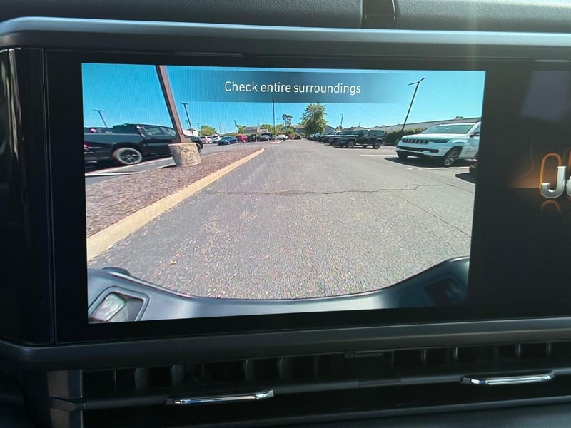 Jeep Gladiator Vehicle Image 12