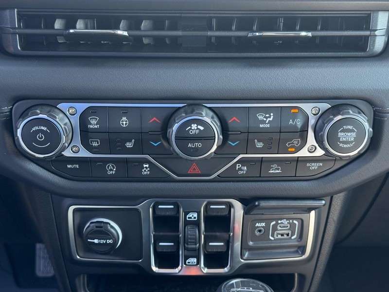 Jeep Gladiator Vehicle Image 13