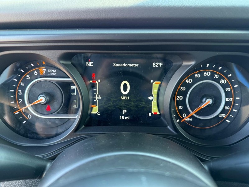 Jeep Gladiator Vehicle Image 16