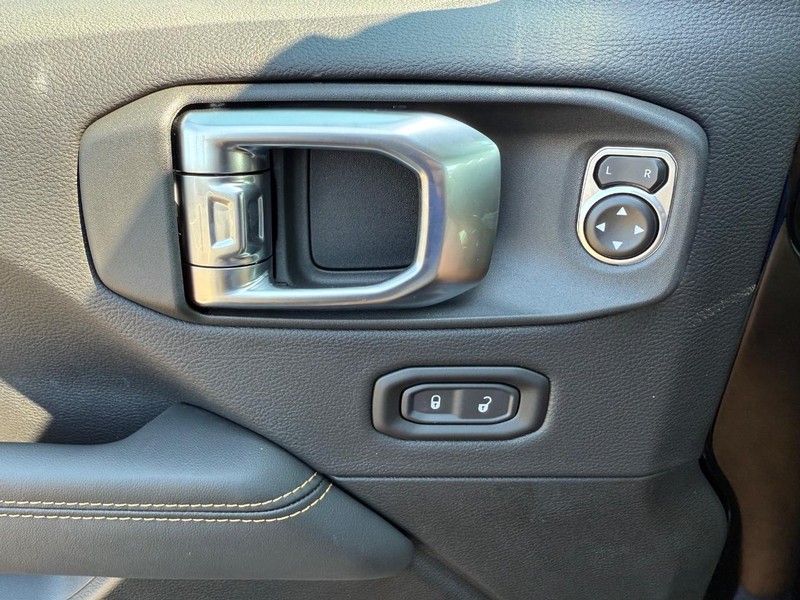 Jeep Gladiator Vehicle Image 18