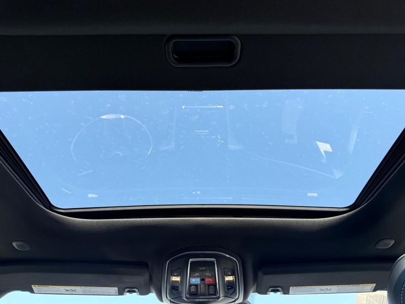 Jeep Grand Cherokee L Vehicle Image 06