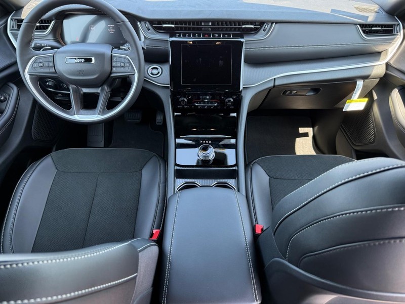 Jeep Grand Cherokee L Vehicle Image 07