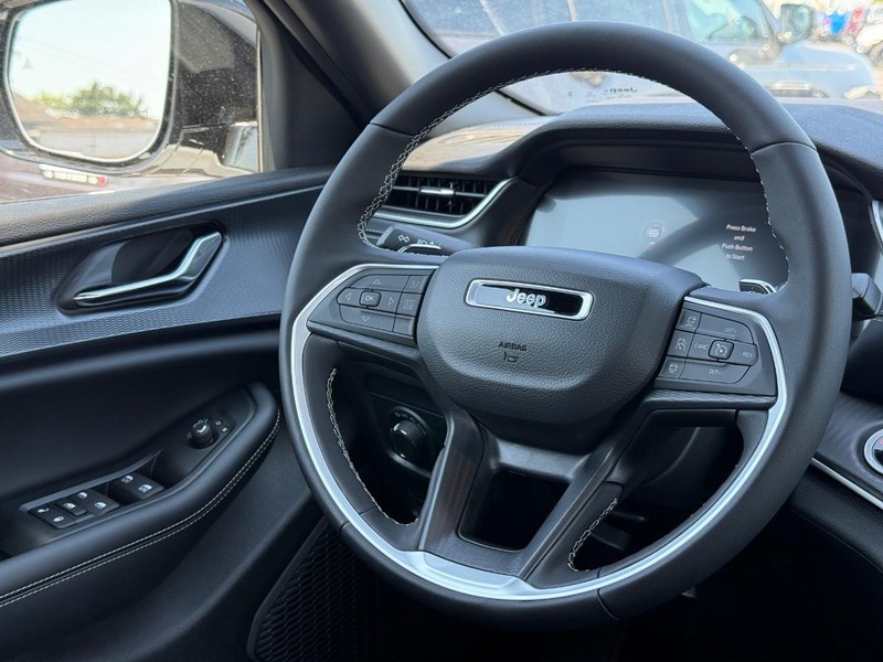 Jeep Grand Cherokee L Vehicle Image 08