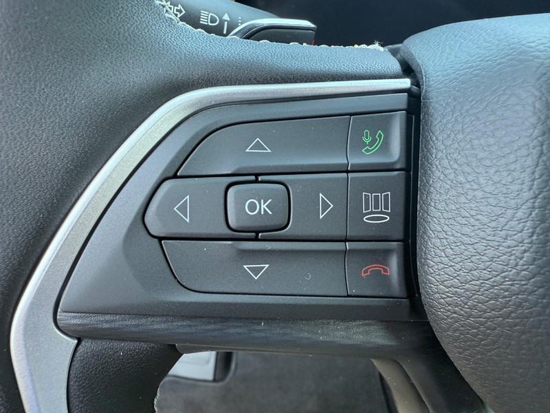 Jeep Grand Cherokee L Vehicle Image 09