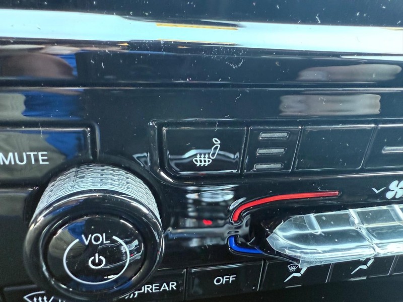 Jeep Grand Cherokee L Vehicle Image 12