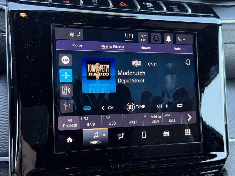 Jeep Grand Cherokee L Vehicle Image 13