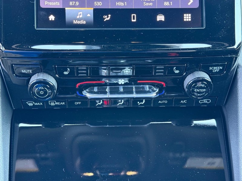 Jeep Grand Cherokee L Vehicle Image 15