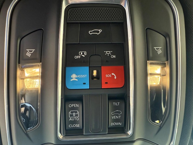 Jeep Grand Cherokee L Vehicle Image 18