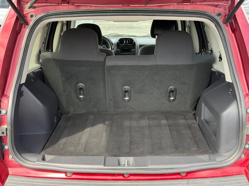 Jeep Patriot Vehicle Image 07
