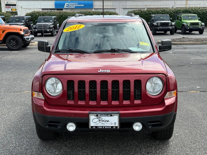 Jeep Patriot Vehicle Image 09