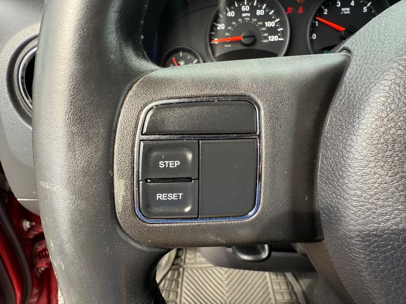 Jeep Patriot Vehicle Image 13