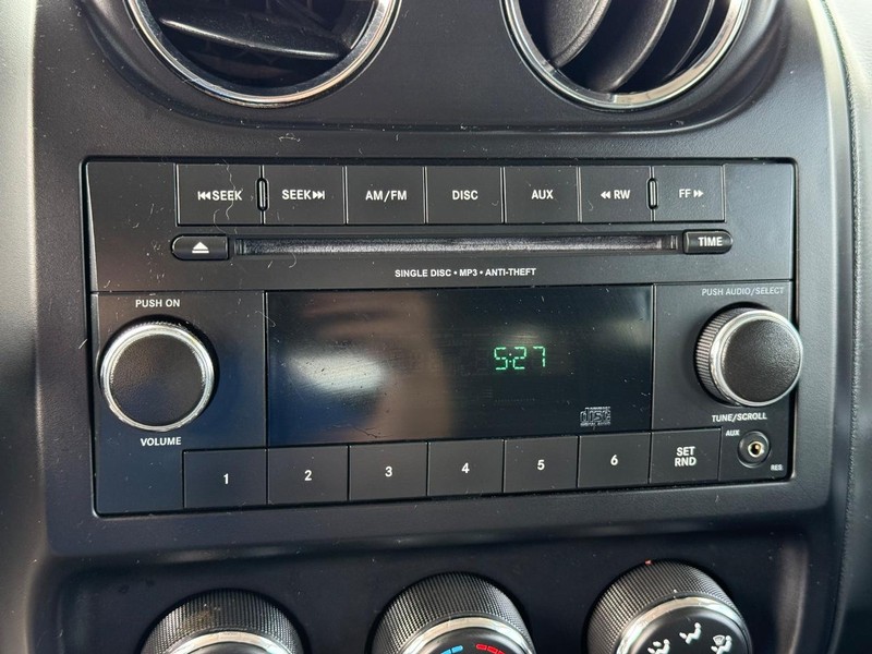 Jeep Patriot Vehicle Image 15