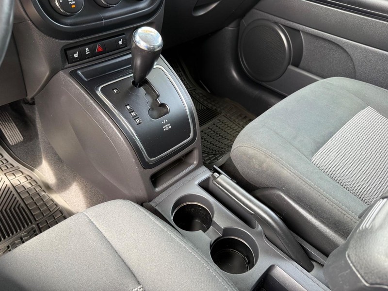 Jeep Patriot Vehicle Image 18