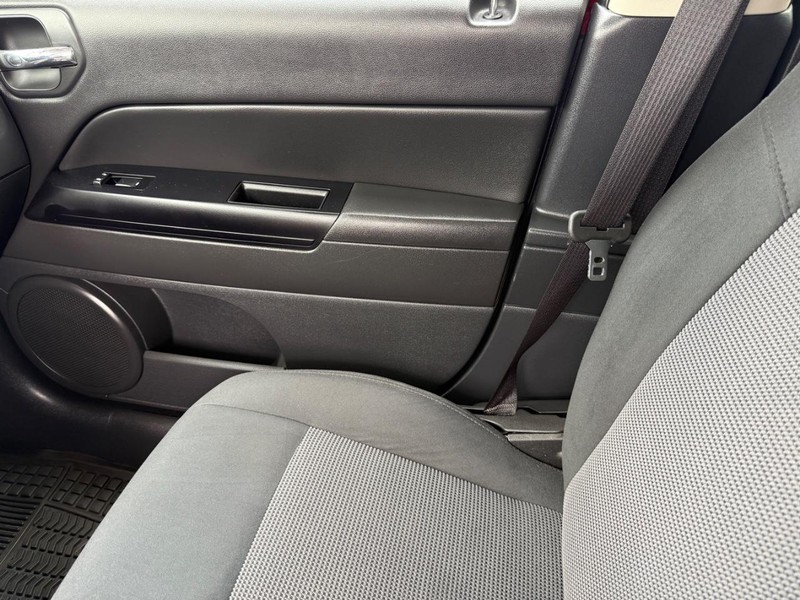 Jeep Patriot Vehicle Image 19