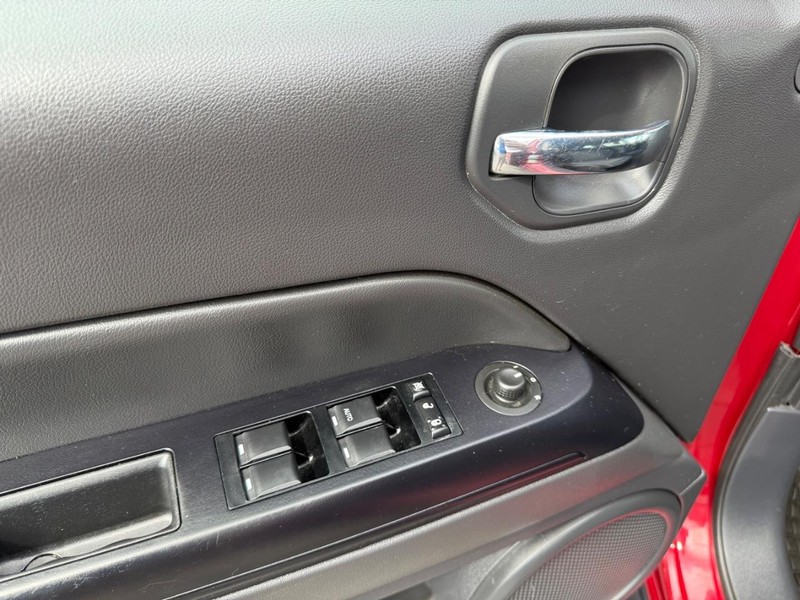 Jeep Patriot Vehicle Image 22