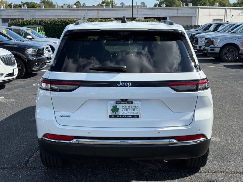Jeep Grand Cherokee 4xe Vehicle Image 04