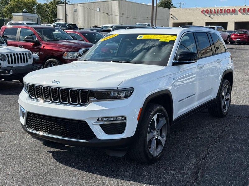 Jeep Grand Cherokee 4xe Vehicle Image 09