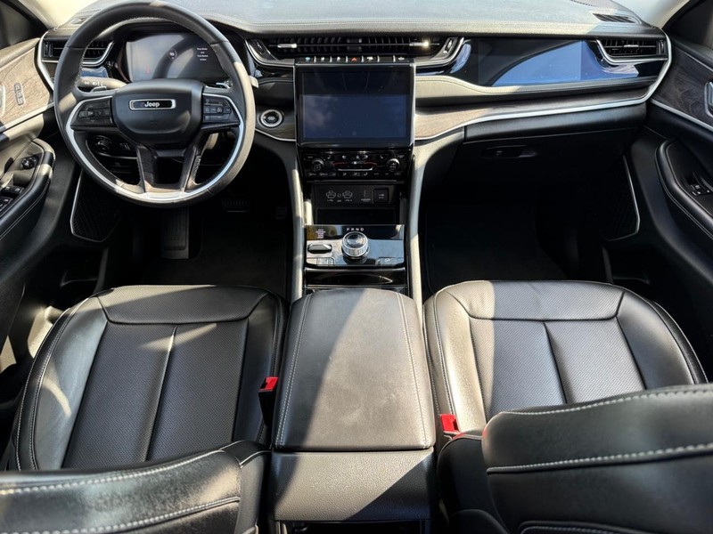 Jeep Grand Cherokee 4xe Vehicle Image 13