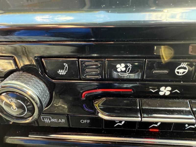 Jeep Grand Cherokee 4xe Vehicle Image 18