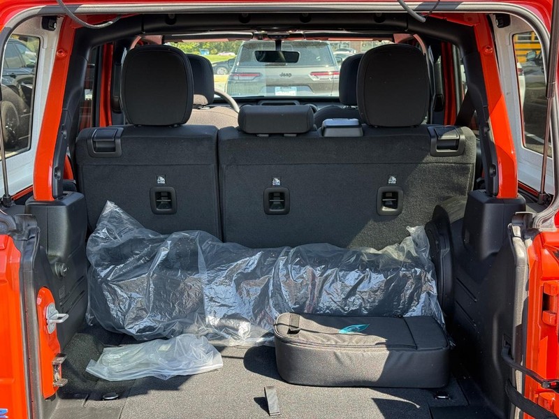 Jeep Wrangler 4xe Vehicle Image 07