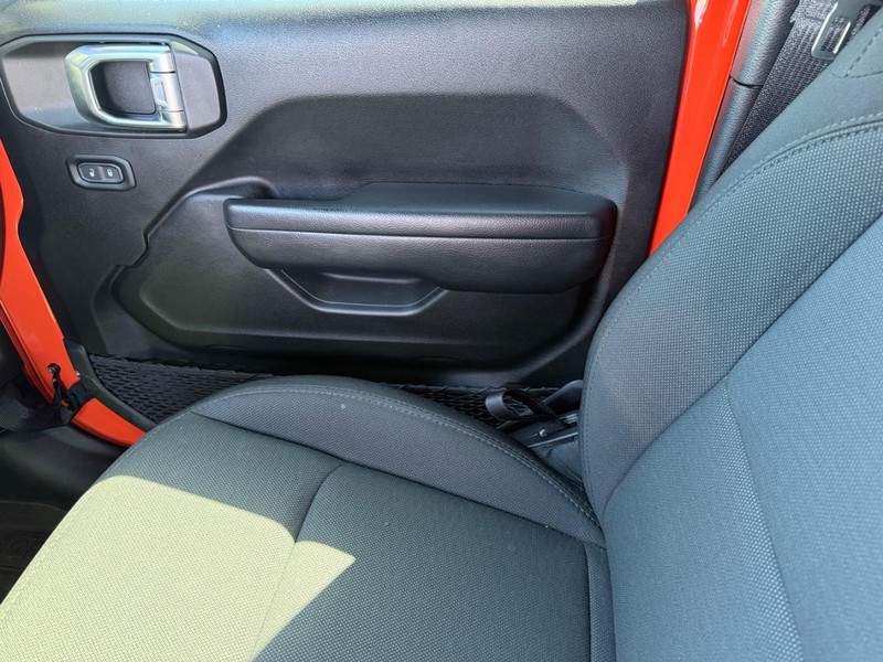 Jeep Wrangler 4xe Vehicle Image 21