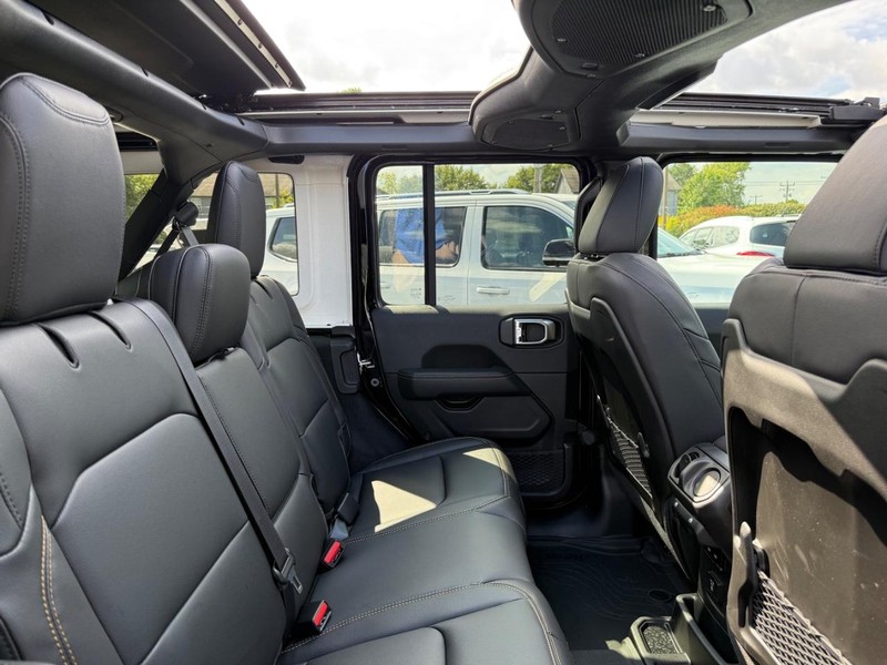 Jeep Wrangler Vehicle Image 04