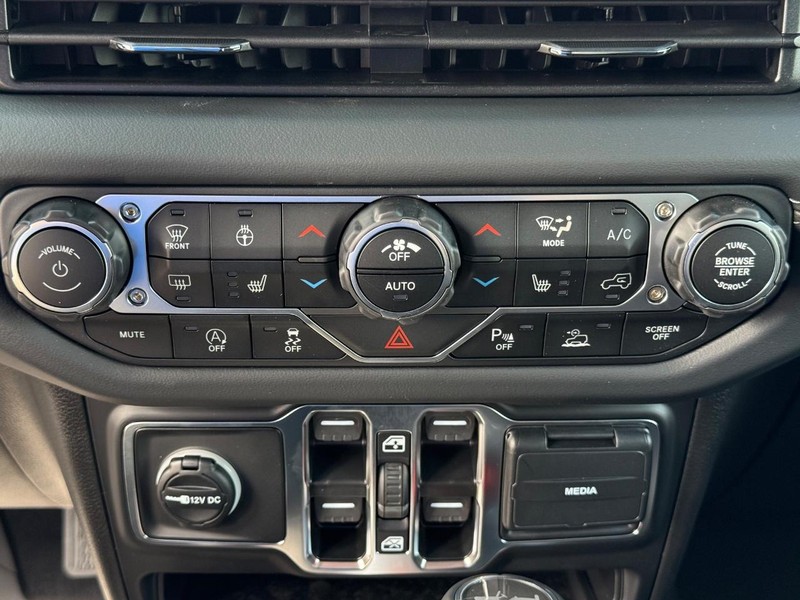 Jeep Wrangler Vehicle Image 14