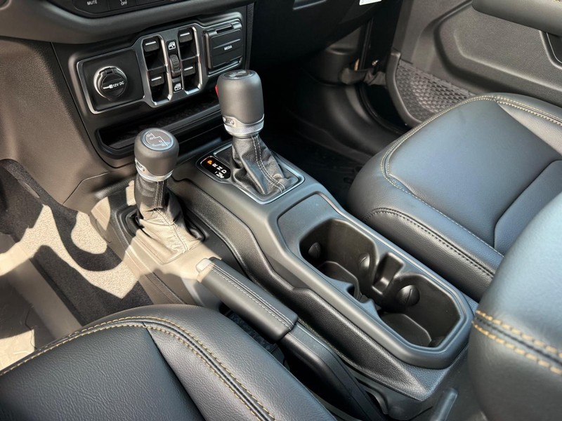 Jeep Wrangler Vehicle Image 15