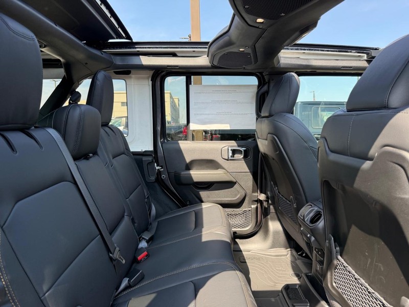 Jeep Wrangler Vehicle Image 04