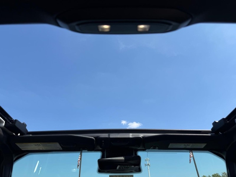 Jeep Wrangler Vehicle Image 05