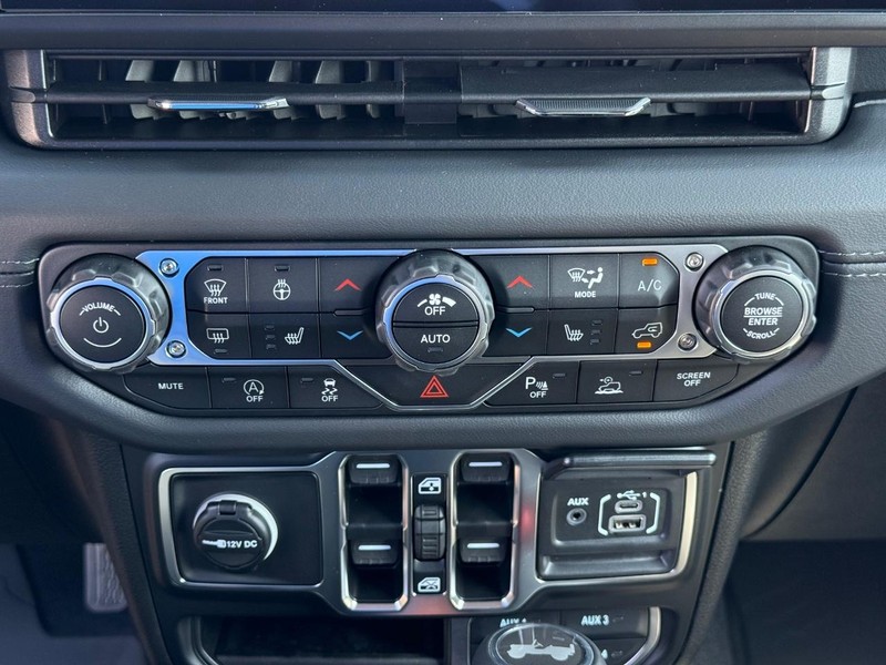 Jeep Wrangler Vehicle Image 14