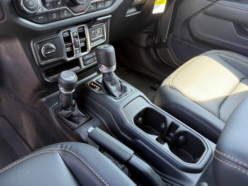 Jeep Wrangler Vehicle Image 15