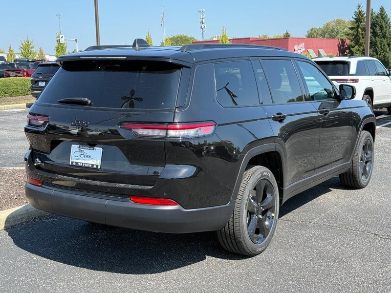 Jeep Grand Cherokee L Vehicle Image 03