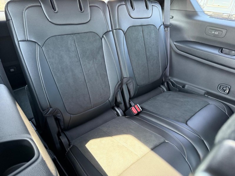 Jeep Grand Cherokee L Vehicle Image 05