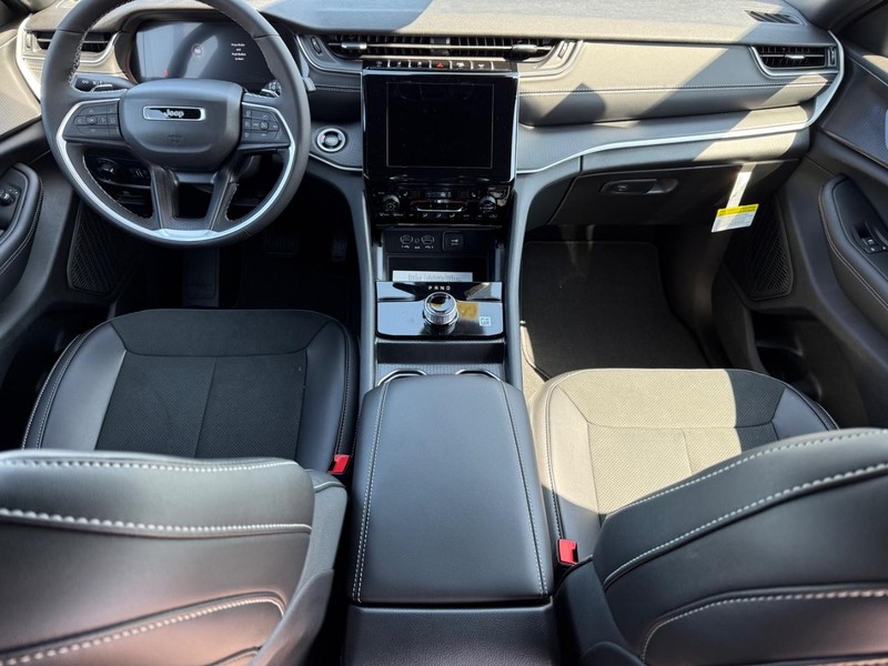 Jeep Grand Cherokee L Vehicle Image 07