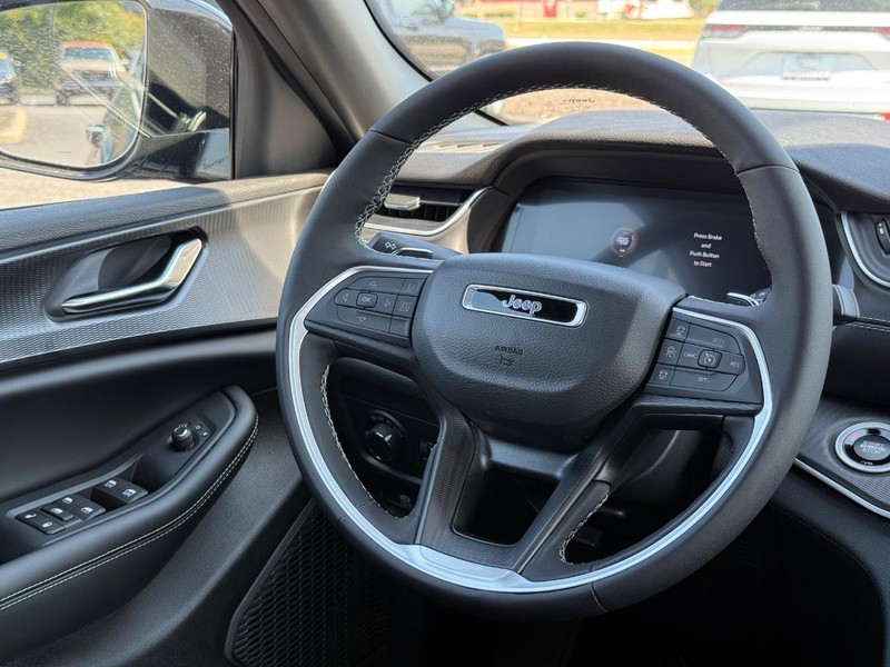 Jeep Grand Cherokee L Vehicle Image 08