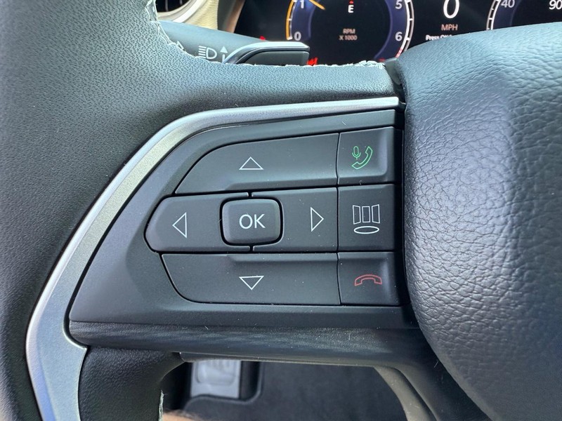 Jeep Grand Cherokee L Vehicle Image 09