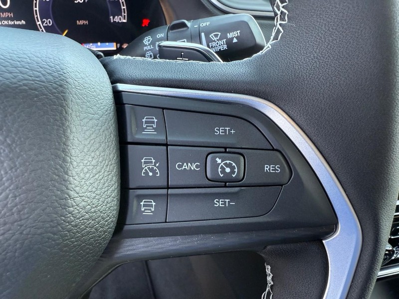 Jeep Grand Cherokee L Vehicle Image 10