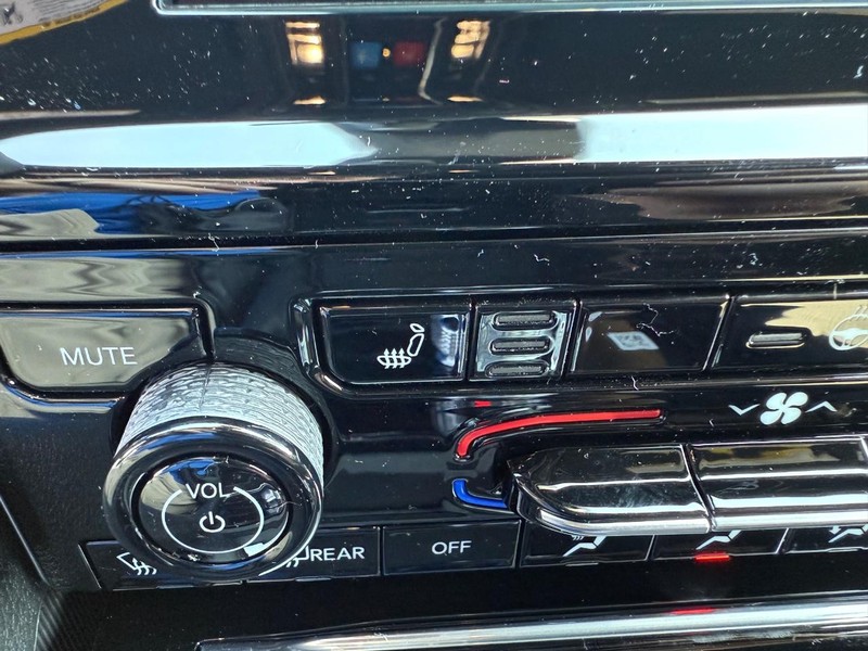 Jeep Grand Cherokee L Vehicle Image 12