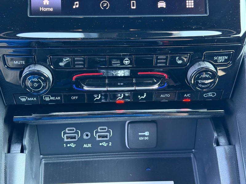 Jeep Grand Cherokee L Vehicle Image 15