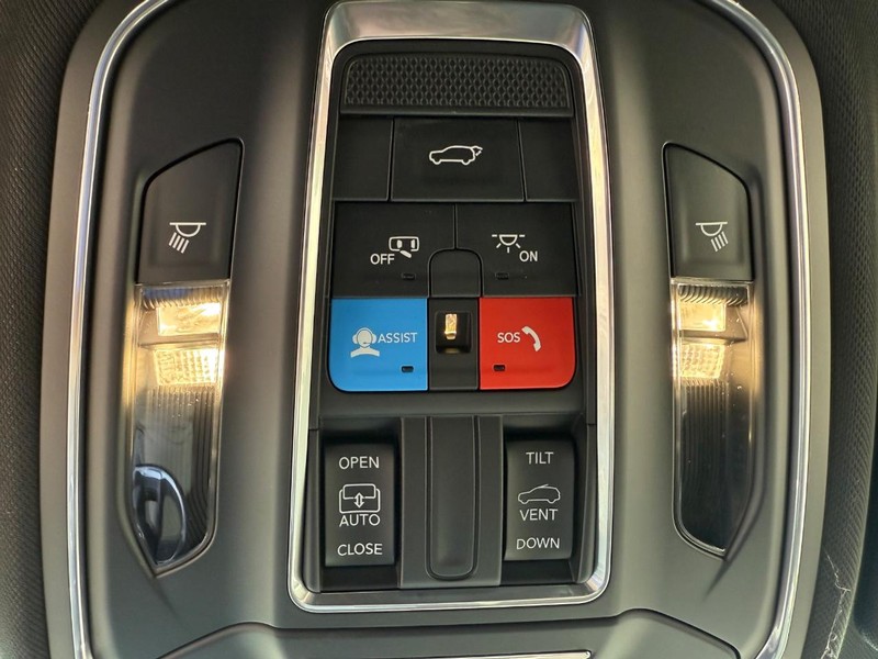 Jeep Grand Cherokee L Vehicle Image 18