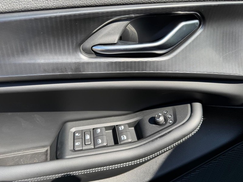 Jeep Grand Cherokee L Vehicle Image 21