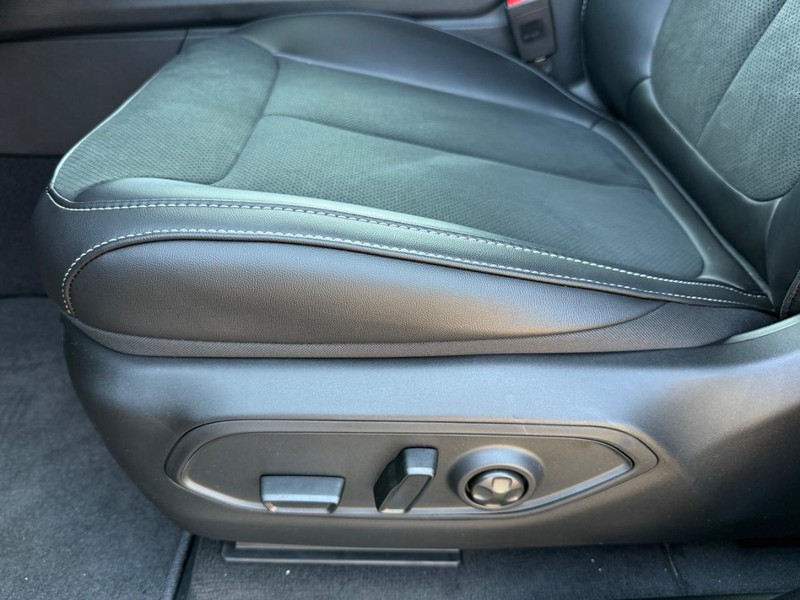 Jeep Grand Cherokee L Vehicle Image 22