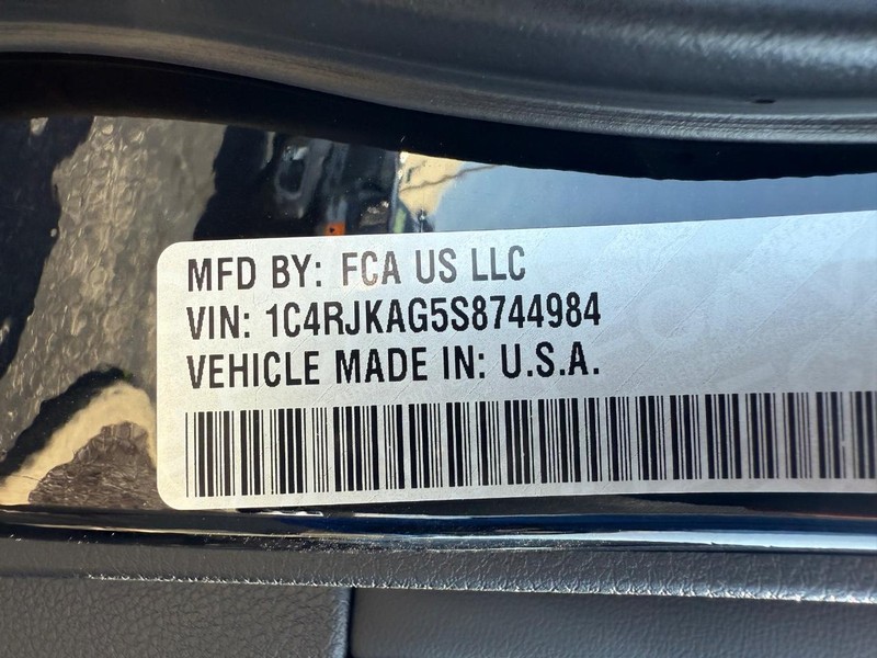 Jeep Grand Cherokee L Vehicle Image 23