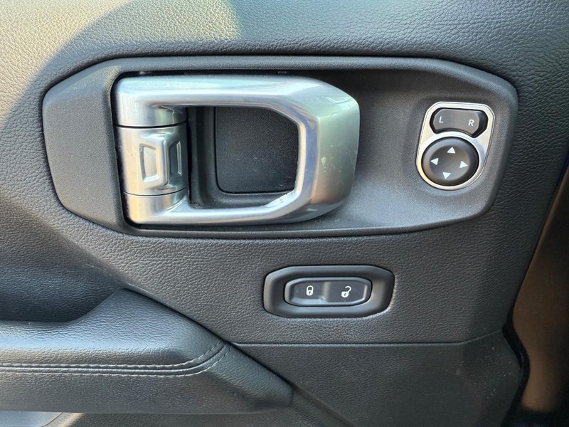 Jeep Wrangler Vehicle Image 24