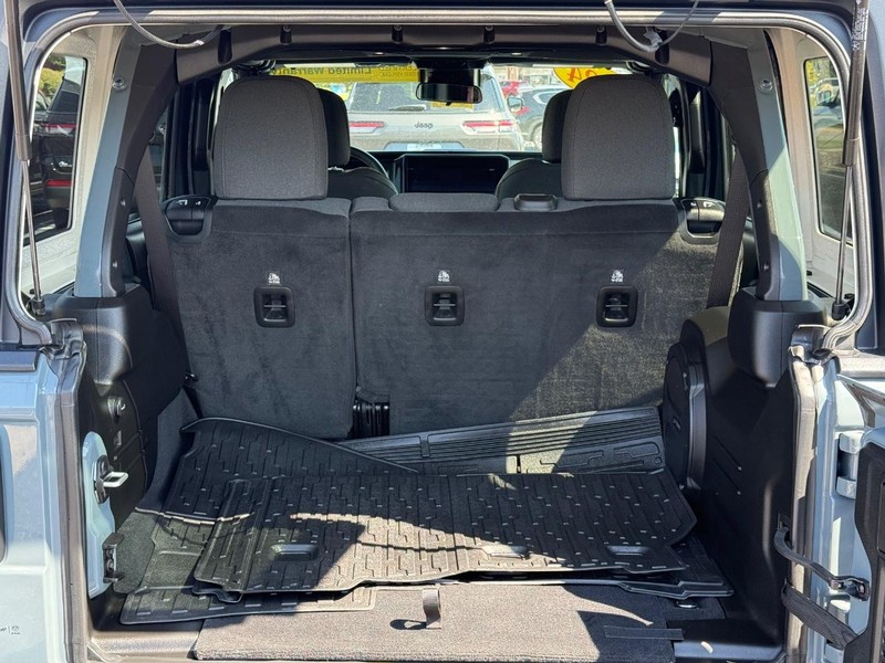 Jeep Wrangler Vehicle Image 07