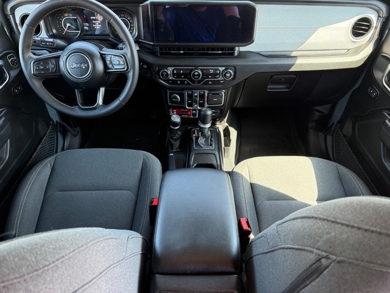 Jeep Wrangler Vehicle Image 11