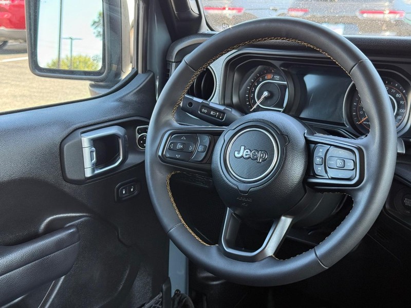 Jeep Wrangler Vehicle Image 12