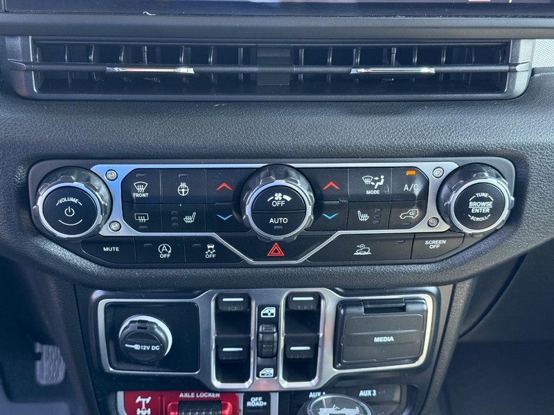 Jeep Wrangler Vehicle Image 19